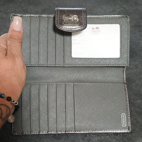 NWOT Coach Metallic Silver Signature C Op Art Continental Wallet - Picture 2 of 4